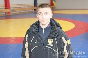 Крымчанин завоевал золотую медаль на международном турнире по греко-римской борьбе