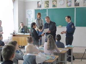 Школьники г.Армянска приняли участие в конкурсе рисунков «Я и Закон»