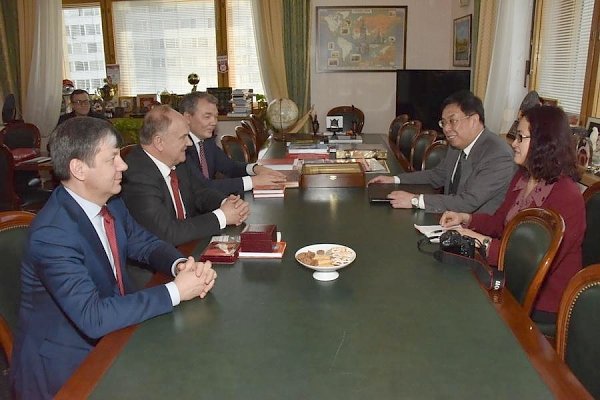 Г.А. Зюганов встретился с советниками посольства КНР в России