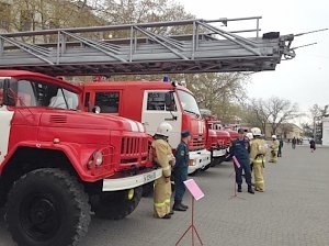 В Севастополе проходит выставка пожарной техники