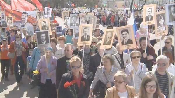 В 70-ю годовщину Великой Победы вологодские коммунисты прошли в колонне «Бессмертного полка» с портретом И.В. Сталина