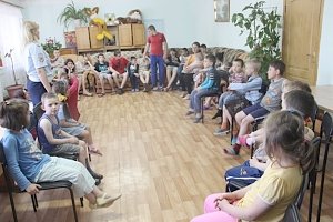 Сотрудники подразделения по делам детей феодосийской полиции подарили праздник воспитанникам из центра реабилитации