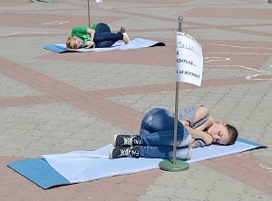 В Симферополе устроили флешмоб «Я мог бы не родиться…»