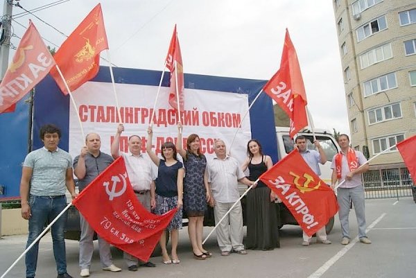Сталинградские коммунисты отправили на Донбасс гуманитарную помощь