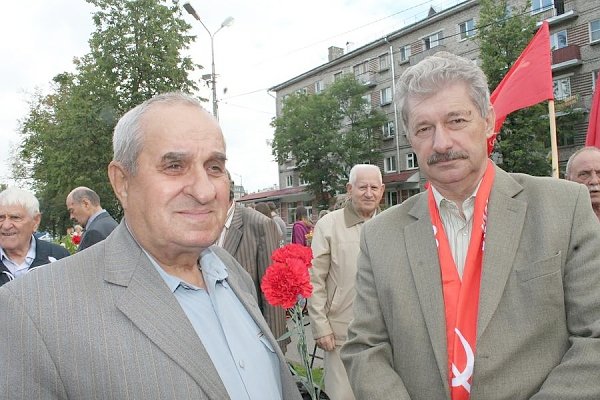 Псковские коммунисты приняли участие в массовых мероприятиях в День памяти и скорби