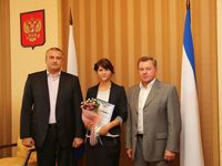 Сергей Аксёнов поздравил крымских выпускниц школ, набравших максимальный бал при сдаче ЕГЭ