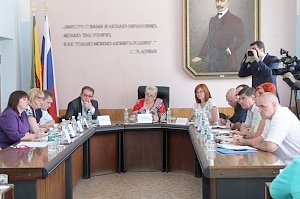 Проблемы здравоохранения в Евпатории обсудили на выездном заседании профильного парламентского комитета