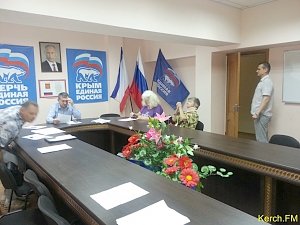 Александр Котовский провел приём избирателей в Керчи