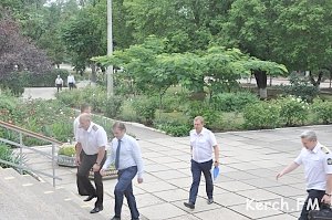 В Керчи замминистра сельского хозяйства РФ вручил дипломы студентам КГМТУ