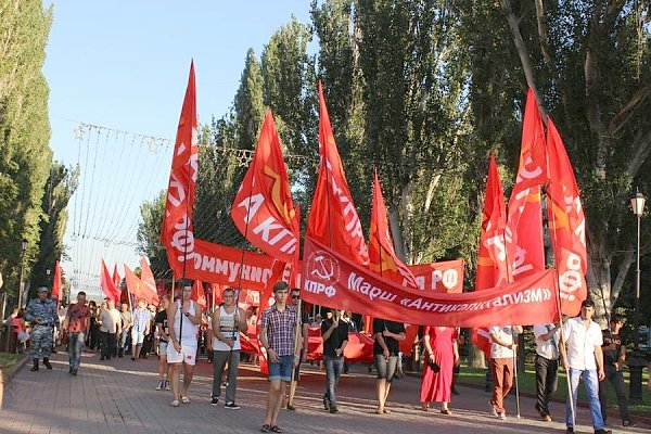 В Волгограде прошёл марш «Антикап-2015» против антисоциальных реформ