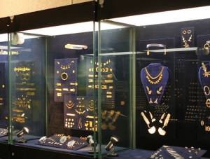 Керченский музей приглашает посетить выставку «Золотая кладовая»