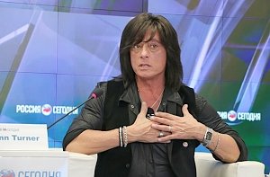 Бывший вокалист Deep Purple заявил в Крыму, что покидает США