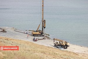 На строительстве керченского моста забили сваи, чтобы испытать грунты