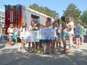 Спасатели провели конкурс рисунков «25 лет МЧС России» в детском оздоровительном лагере
