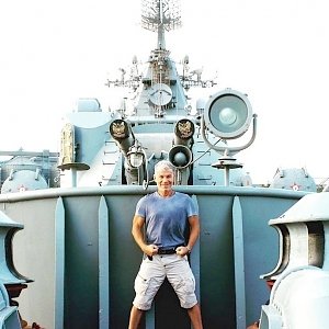 Олег Газманов прогулялся по крейсеру «Москва» в Севастополе