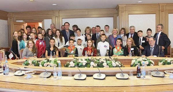 Депутаты фракции КПРФ в Государственной Думе встретились со школьниками из Луганска и Донецка