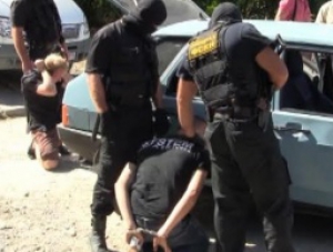 В Крыму наркодельцы попались с поличным