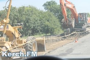 Служба автодорог объяснила ремонт Керченской трассы в разгар сезона несвоевременным финансированием
