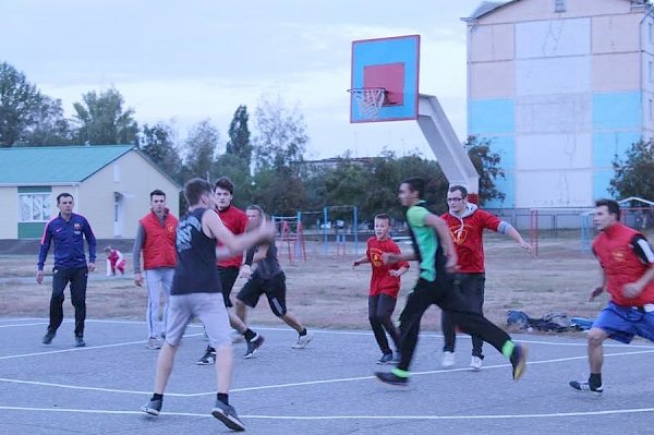 Белгородская область. Комсомольцы Белгородского района организовали первенство по баскетболу в посёлке Разумное