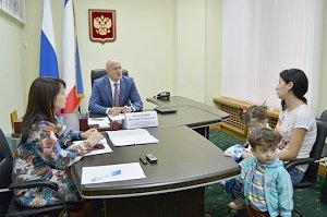 Глава бюджетного парламентского Комитета Виталий Нахлупин провел очередной прием граждан