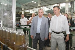 Константинов запустил новую линию розлива соков на Нижнегорском консервном заводе
