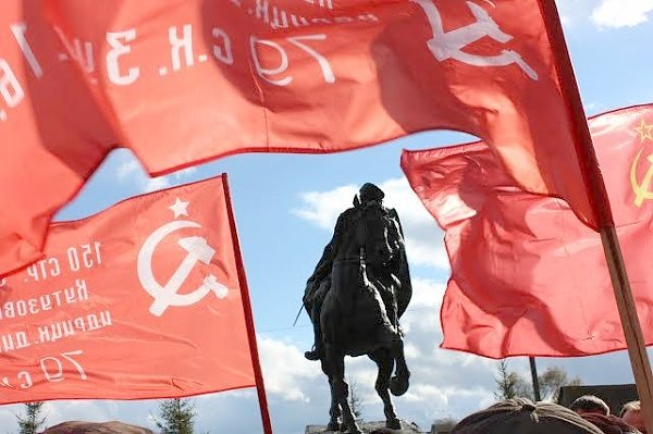 Коммунисты республики Башкортостан почтили память легендарного комдива Минигали Шаймуратова