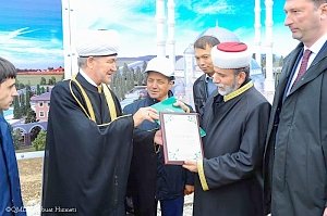 Главный муфтий России пожертвовал 3 млн рублей на возведение Соборной мечети в Симферополе