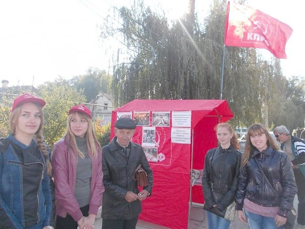 Крымские комсомольцы собирают пожертвования для своих товарищей из Украины
