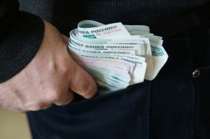 Житель Джанкоя пытался за 15 тыс. рублей подкупить сотрудника ГИБДД