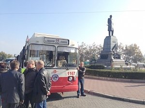 На площади Нахимова устроили выставку троллейбусов