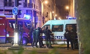 Два террориста убиты во время штурма концертного зала в Париже