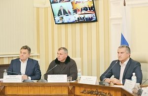 Общественные организации должны активно включиться в работу по оказанию помощи крымчанам, - Владимир Константинов