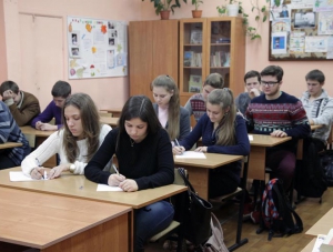 Крымские выпускники напишут итоговое сочинение на месяц позже