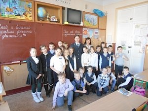 Правоохранители Симферополя проводят со школьниками профилактические лекции