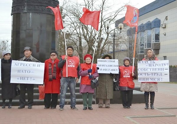 В столице Калмыкии Элисте прошли пикеты КПРФ