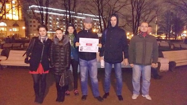 Санкт-Петербург. На пикете в честь Дня рождения Сталина комсомольцы говорили о преследовании коммунистов в наши дни