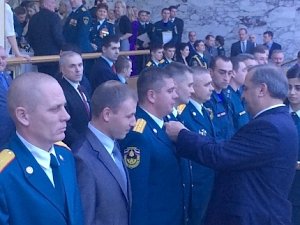Глава МЧС России вручил правительственные награды крымским спасателям.