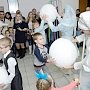 Полицейский дед Мороз пришел в гости к детям крымских правоохранителей