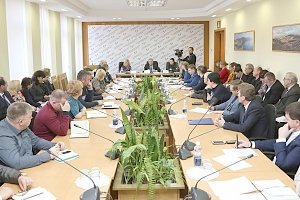 В крымском парламенте обсудили механизмы эффективного разграничения полномочий в сфере ЖКХ на муниципальном уровне