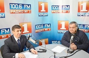 Руководство Крымской таможни в прямом эфире программы «Утренний гость» на радио Крым