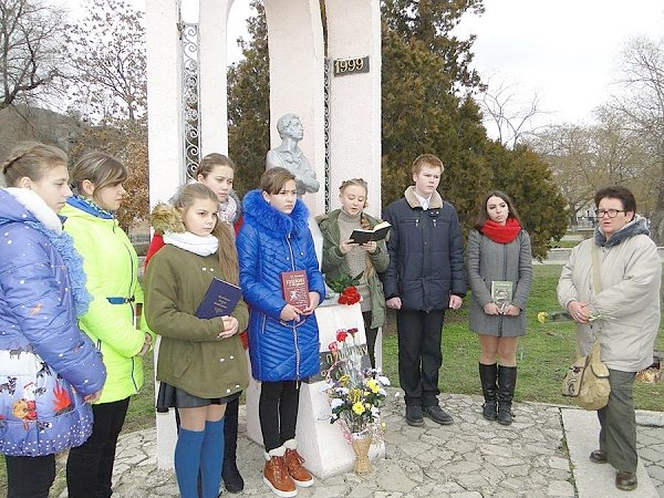 В Крыму коммунисты почтили память А.С. Пушкина