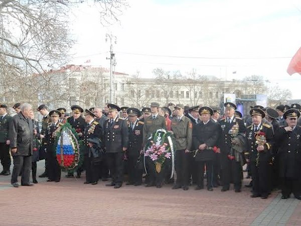 Севастопольские коммунисты торжественно отметили День Советской Армии и Военно-Морского флота