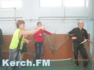 В керченском техникуме прошли соревнования «А ну-ка, парни!»