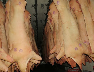 На рынках Крыма снова разрешили продавать свинину