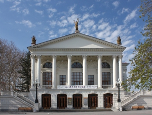 При реконструкции севастопольского театра украли миллион