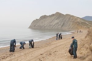 В Крыму стартовала Всероссийская акция «Чистый берег»