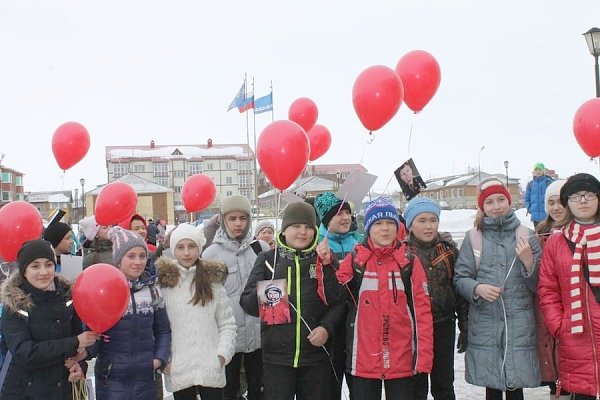 Ямало-Ненецкий автономный округ. Комсомольцы Тарко-Сале провели флэшмоб для школьников в День Космонавтики