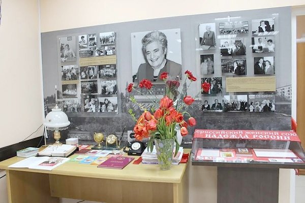 В день 75-летия Алевтины Апариной сталинградские коммунисты открыли «Уголок памяти» легендарного политика