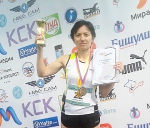 В ялтинском марафоне победила полицейский из Севастополя