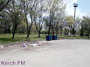 В Керчи в Приморском парке появились мусорные баки, — читательница